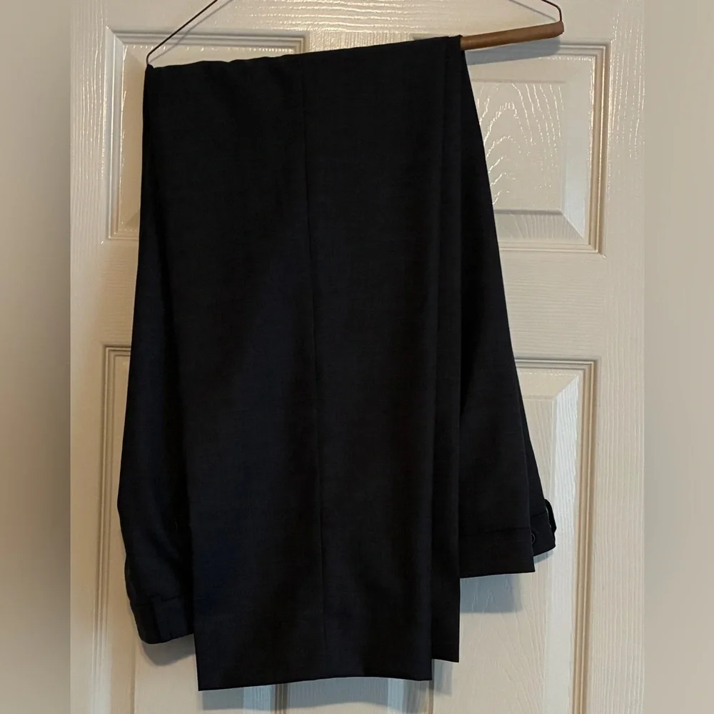 Lauren, Ralph Lauren Men’s Size 40W x 34L total comfort Grey Slacks 100% wool.